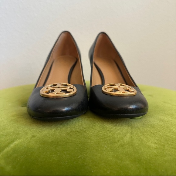 Tory Burch Chelsea Wedge in Black with Dust Bag | Low Heel Wedge with Gold Logo - Picture 3 of 9